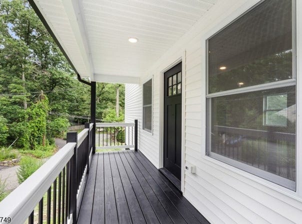 33 Allamuchy Trl, Byram Twp., NJ 07821-3102