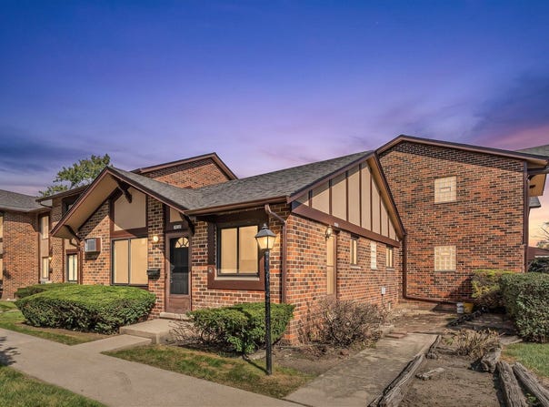 1S175 Winthrop Lane, Villa Park, IL 60181