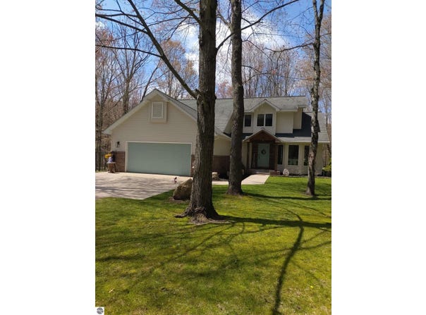 5490 Oak, Farwell, MI 48622