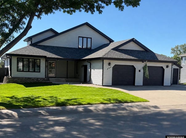 262 Hillcrest Dr, Torrington, WY 82240