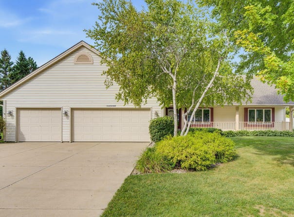 W152S7689 Mystic Dr, Muskego, WI 53150