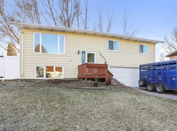 1807 8th Avenue East, Williston, ND 58801