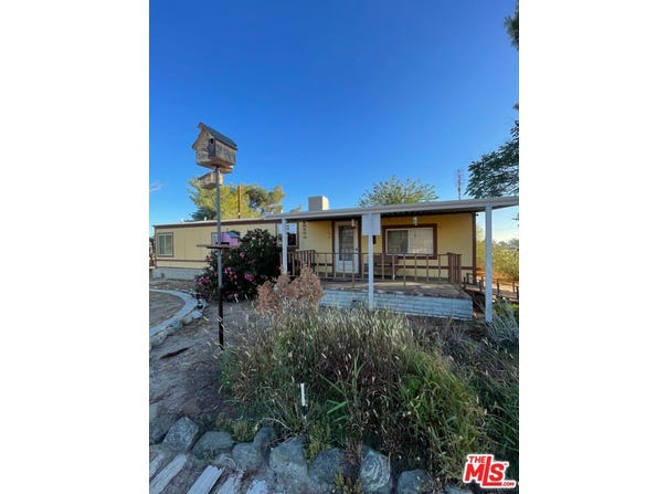 4280 Solano Rd, Phelan, CA 92371