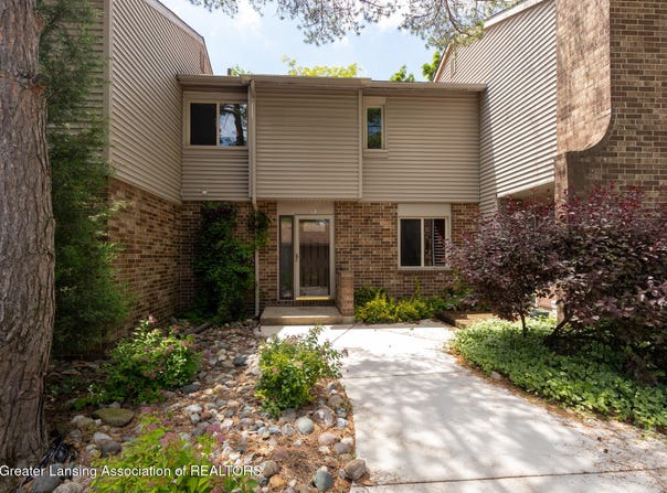 912 Grenoble Drive, Lansing, MI 48917