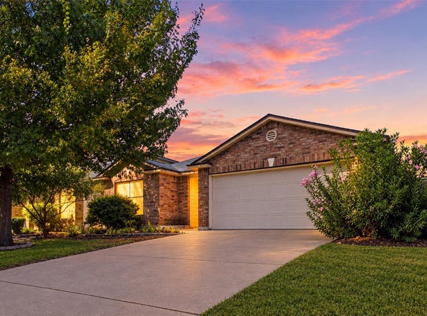 224 Bauxite Dr, Jarrell, TX 76537