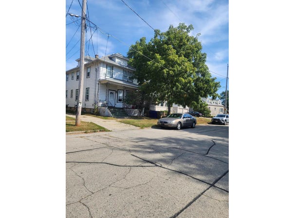 516 46th St, Kenosha, WI 53140
