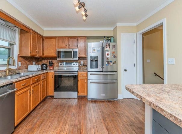 2102 SPECK CT, COLUMBIA, MO 65202