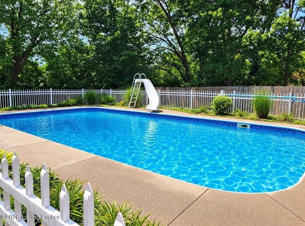 9006 Denise Dr, Louisville, KY 40219