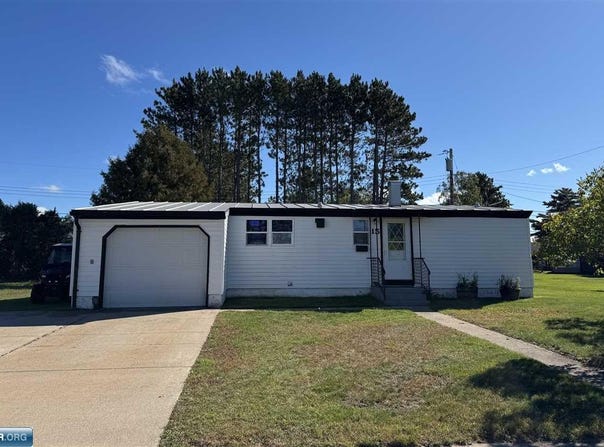 15 Hemlock Cir, Babbitt, MN 55706