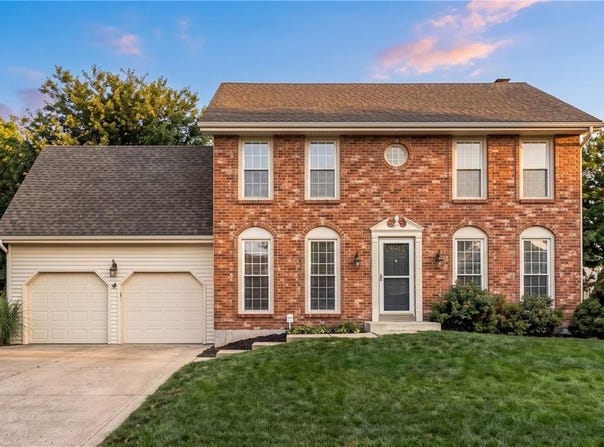 3907 NE Clearbrook Drive, Lee's Summit, MO 64064