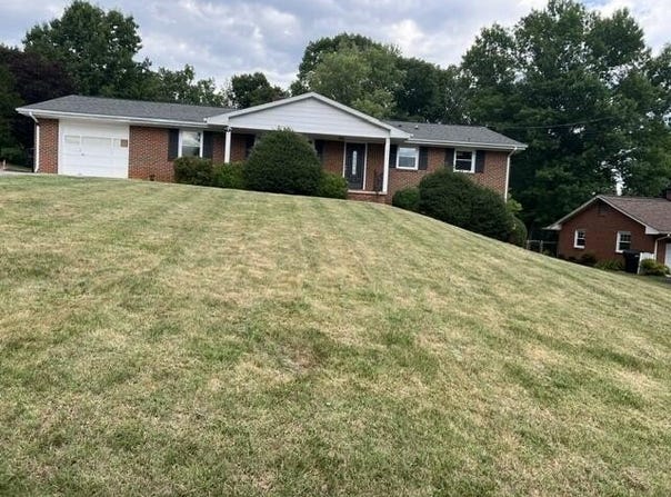 6727 Northway Dr, Roanoke, VA 24019