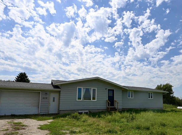 408 E King Street, Bradgate, IA 50520