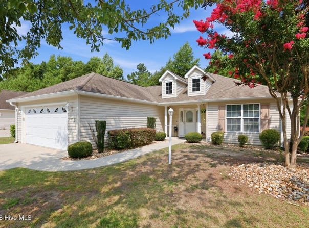 902 Meadowbrook S, Swansboro, NC 28584