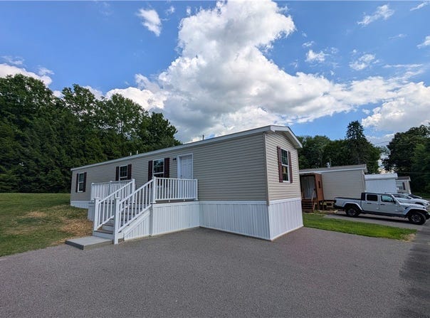 207 Cedar Ln, Valencia, PA 16059