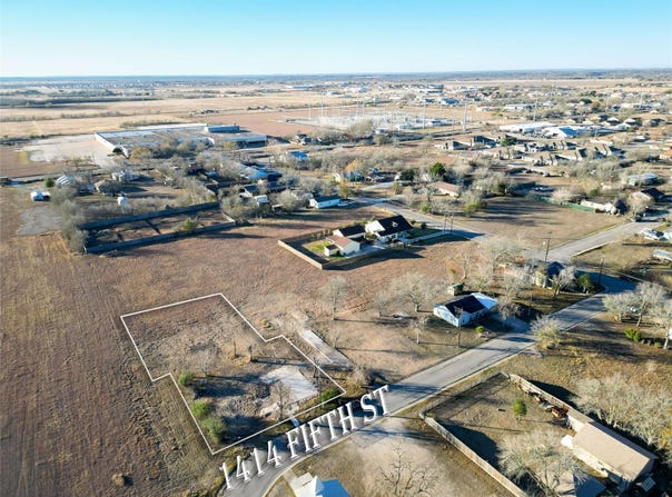 1414 Fifth St, Lockhart, TX 78644