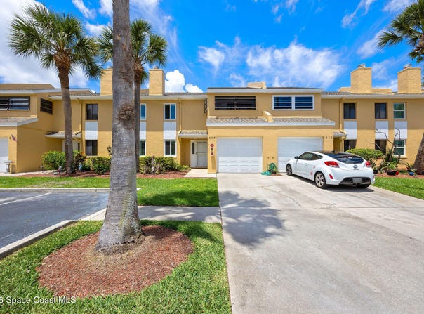 608 Cedar Side Circle NE, Palm Bay, FL 32905