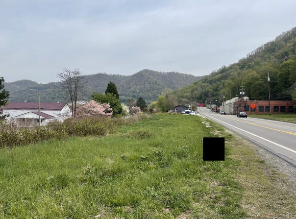 966 Midland Trl, Smithers, WV 25186