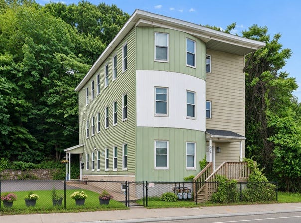 576 Franklin St, Worcester, MA 01608