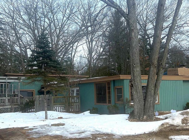 8890 US-131, S, Grawn, MI 49637-9622