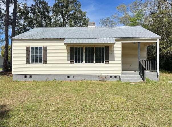 11 Pendleton St, Baxley, GA 31513