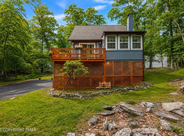 2128 Apley Drive, Bushkill, PA 18324