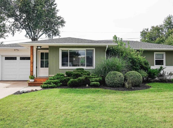 818 Loretta Avenue, Waterloo, IA 50702
