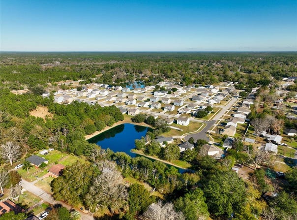 724 LIBERTY Circle, MACCLENNY, FL 32063