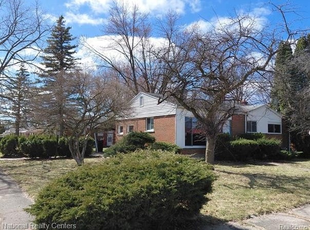 1801 W Hobson Avenue, Flint, MI 48504