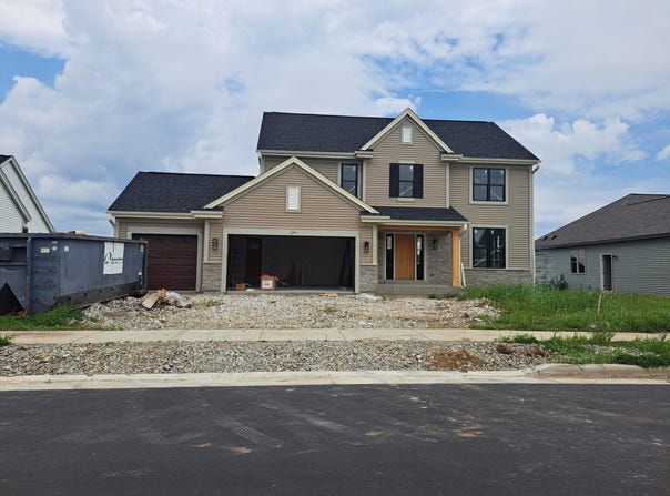 1268 Wild Rye Ln, Oconomowoc, WI 53066