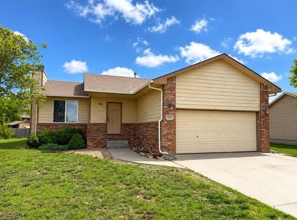 1012 E Winding Lane, Derby, KS 67037