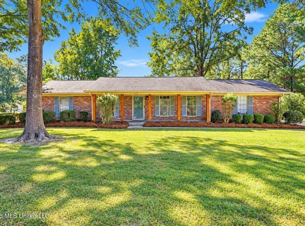 1302 Sunset Drive, Canton, MS 39046