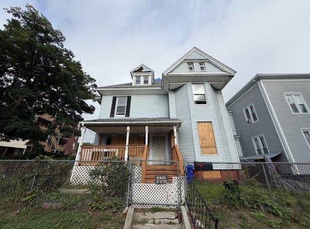 171 Beech St, Holyoke, MA 01040