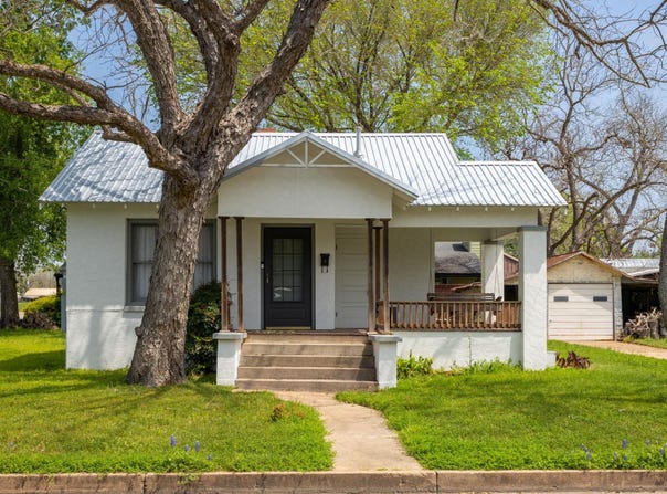 258 N Water St, La Grange, TX 78945