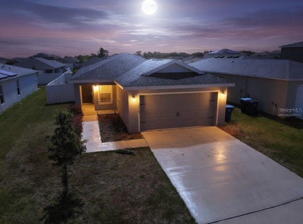 1923 GOLDEN BEAK Drive, EAGLE LAKE, FL 33839