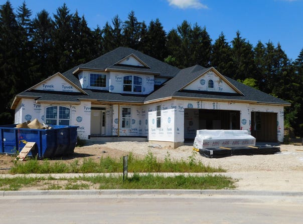 537 Hawks Ridge Rd, Grafton, WI 53024