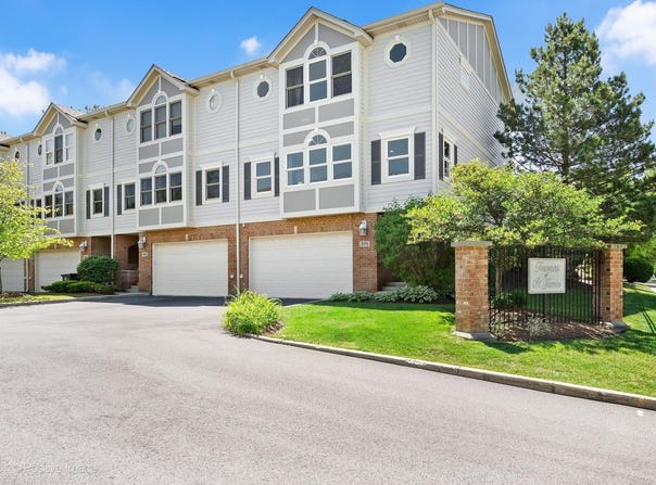 771 W Kristen Court, Palatine, IL 60067