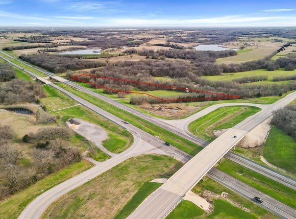 Hwy 82, Ector, TX 75439