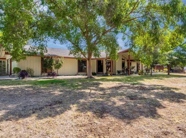 11801 N Mckelvy Avenue, Clovis, CA 93619