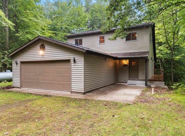 N6095 EAGLES Way, PORTERFIELD, WI 54159