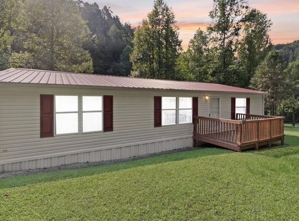 4374 Left Fork Maces Creek Road, Viper, KY 41774