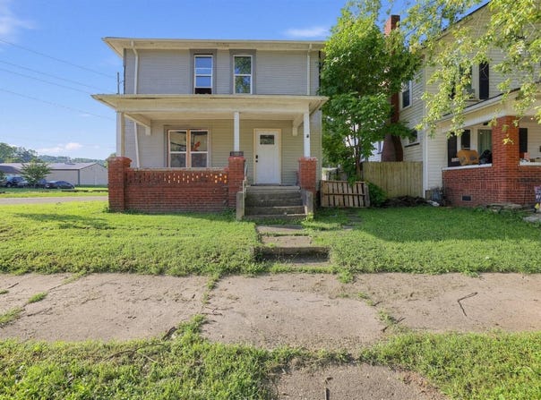 1337 Chestnut St, Coshocton, OH 43812