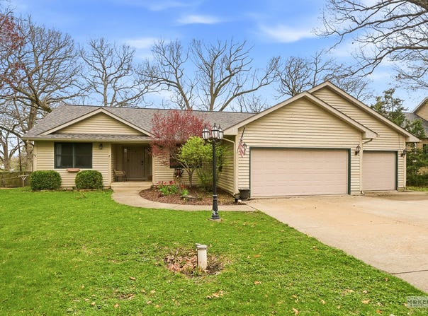27 Hickory Loop Drive, Sandwich, IL 60548
