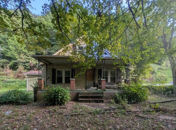 7118 Deskins Rd, Vansant, VA 24656