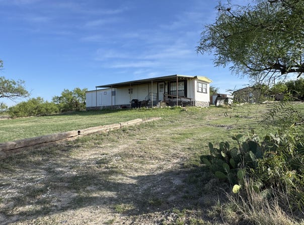 110 W Mesquite Dr, Silverton, TX 79257