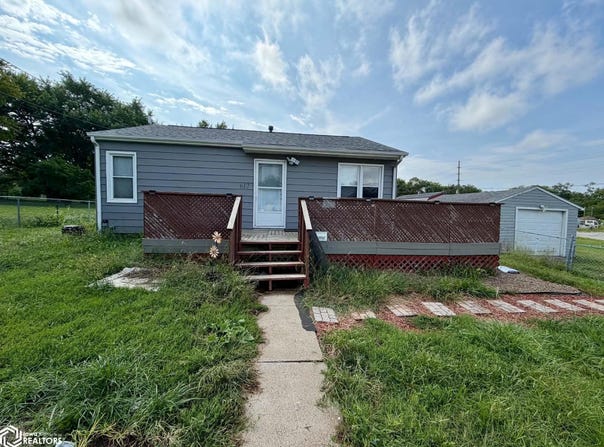 612 W Jefferson Avenue, Fairfield, IA 52556