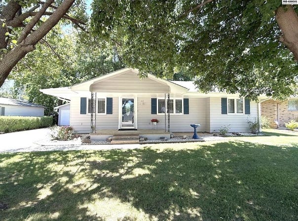 305 S Maple St, Inman, KS 67546