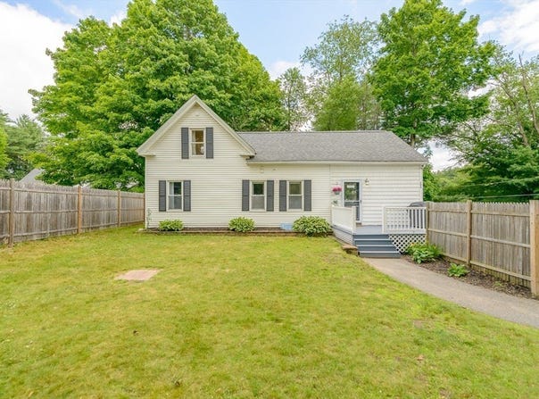 11 Province St, Pepperell, MA 01463