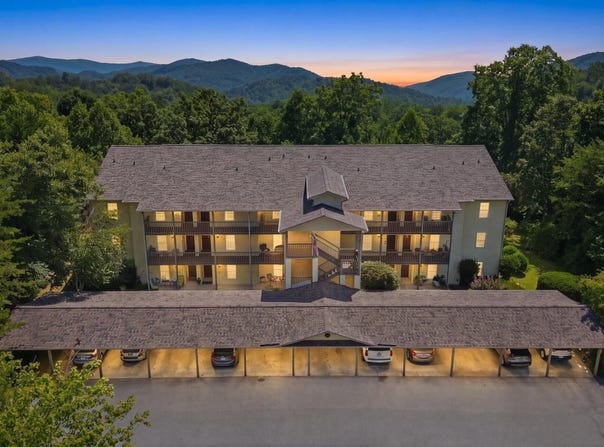 300 Ginger Creek, Clayton, GA 30525