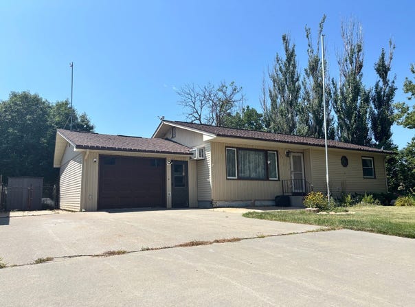 833 W 9th St., Winner, SD 57580