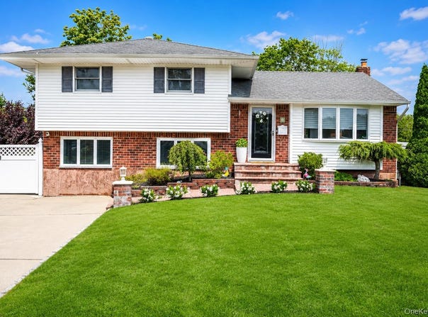 5 Gardenia Drive, Commack, NY 11725